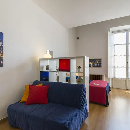 Leonardo Da Vinci Cozy Studio