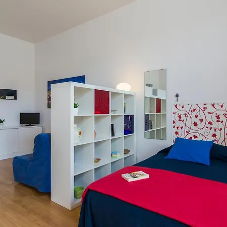 Leonardo Da Vinci Cozy Studio Apartment *